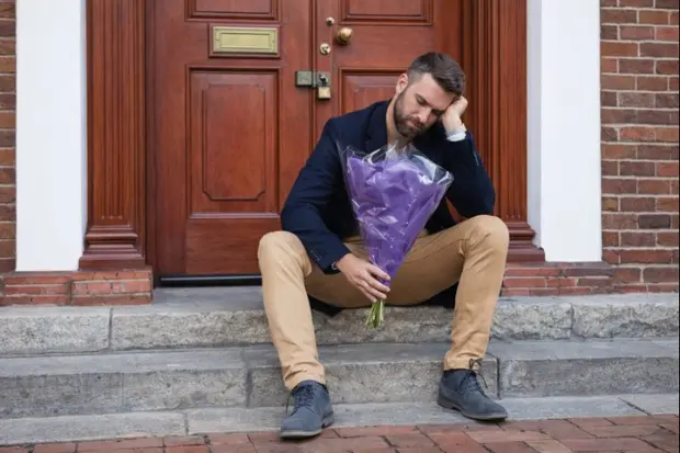 Duduk di Depan Pintu Sulit Jodoh, Mitos atau Fakta