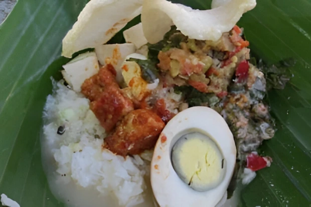 Komponen dan Cara Penyajian Sego Cawuk