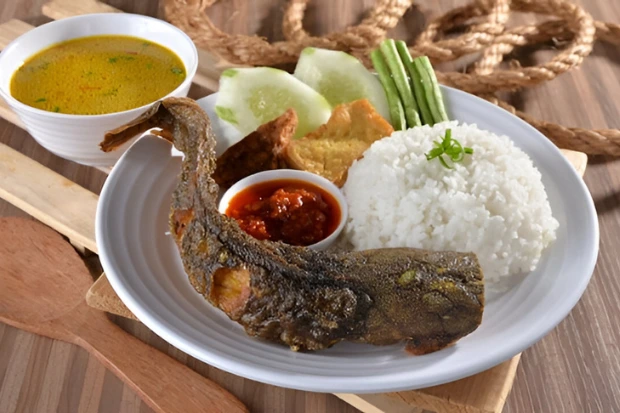 Pecel Lele sebagai Bagian Budaya Kuliner Malam