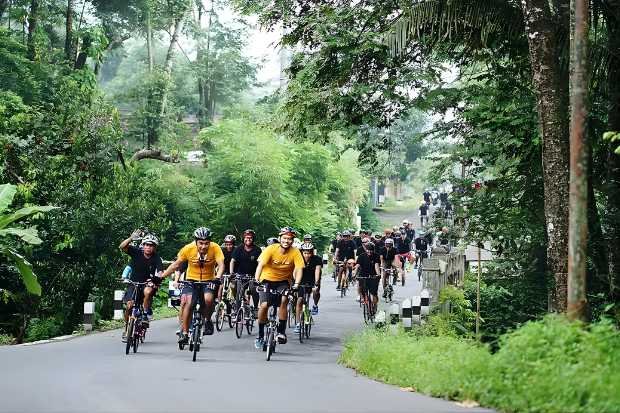 Aktivitas Sosial dan Solidaritas Anggota