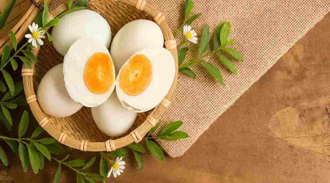 Cara Membuat Telur Asin Rumahan Simpel, Murah, dan Menguntungkan