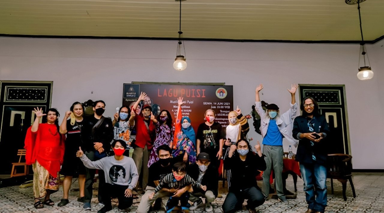 Karya Sastra sebagai Ruang Tumbuh Komunitas Sastra