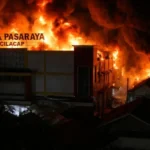 Rita Pasaraya Cilacap Terbakar, Api Melalap Pusat Perbelanjaan